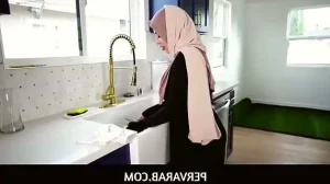 pervarab thick hijab wife tokyo lynn can no longer resists her horny husband 1733490584