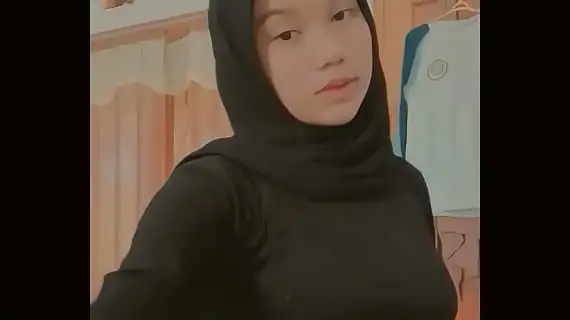 sepongan hijab hitam 1733440967